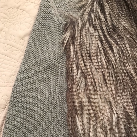 Faux fur front sweater vest - Picture 3 of 3